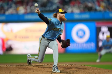 Stott hits tiebreaking RBI single as Phillies beat Brewers 6-4